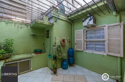 Casa com 3 quartos à venda na Rua João Abbott, 212, Petrópolis, Porto Alegre