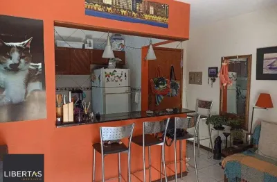 Apto de 01 dormitório com sacada , elevador na cidade baixa