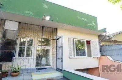 Casa no bairro petrópolis de 3 dormitórios e 4 vagas