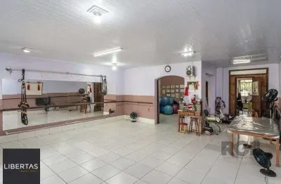 Casa comercial e residencial no miolo do bairro santana