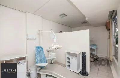 Sala comercial para alugar na Avenida Taquara, 572, Petrópolis, Porto Alegre