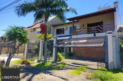 Lindíssima e confortável casa com 3 quartos, piscina e 3 vagas no parque santa fé em porto alegre!