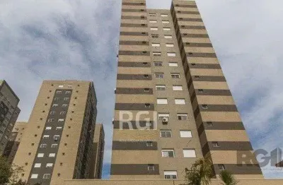 Apartamento com 75m² privativos, 2 dormitórios sendo 1 suíte, living dois ambientes,  imóvel arejado e iluminado.