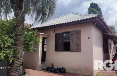 Pátio com 2 casas, 100,46 privativos 3 dorm e 57m², com 2 dorm zeferino dias