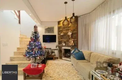 Casa em condomínio na zona sul, 3 quartos, suíte, lareira, churrasqueira, 2 vagas de garagem coberta.