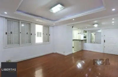 Apartamento semi-mobiliado, possui 3 dormitórios, sendo 1 suíte
