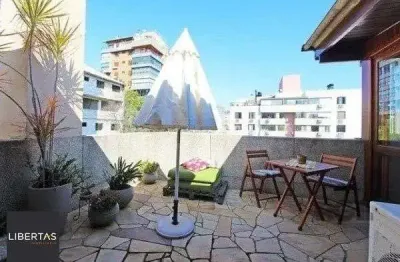 Vende-se bela cobertura 3 quartos com suíte, 2 vagas, dependencia completa em prédio com elevador - 220m² - floresta