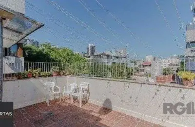 Vende-se excelente cobertura 2 quartos com suíte, 3 vagas de garagem com 156m² no petrópolis