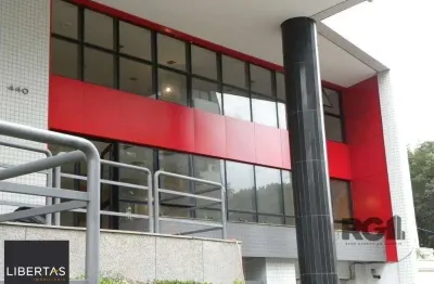 Loja com 113m² de área privativa no bairro três figueiras