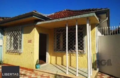 Casa com 2 quartos à venda na Avenida Engenheiro José Maria de Carvalho, 149, Vila Ipiranga, Porto Alegre