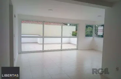 Apartamento garden com 2 suítes, lavado, área de serviço. um pátio enorme muito ensolarado.com 123,34m² de área privativa, 2 vagas