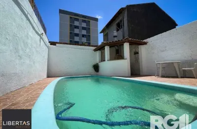 Casa com 3 quartos à venda na Rua Enfermeiro Ventura, 262, Vila Nova, Porto Alegre