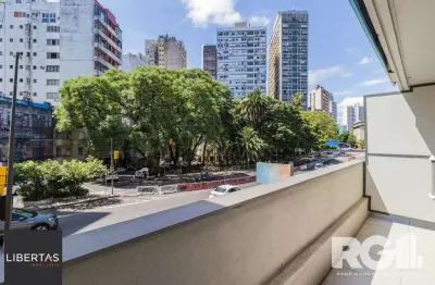 Studio localizado no centro histórico de porto alegre, uma das ruas mais charmosas e antigas de porto alegre.
