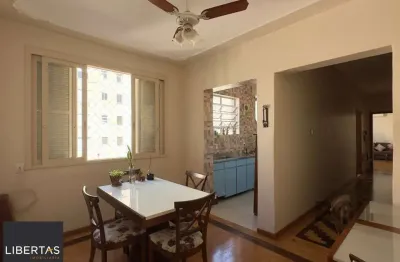 Apartamento 3 dormitórios, de frente e reformado, no centro histórico
