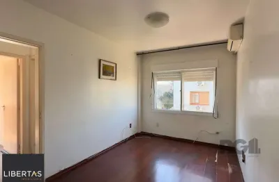 Apartamento 2 dormitórios, ensolarado e localizado na parte alta do centro histórico