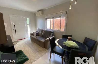 Casa com 2 quartos à venda na Rua Angelo Matiazi, 154, Campo Novo, Porto Alegre