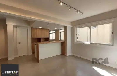 Apartamento semi mobiliado, 67m², 2 dormitórios, 1 vaga no bairro petrópolis