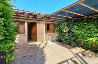 Casa com 2 quartos à venda na Rua Darcy de Bastos Germann, 111, Hípica, Porto Alegre