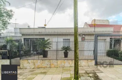 Casa com 3 quartos à venda na Travessa Miguel Pereira, 104, Medianeira, Porto Alegre
