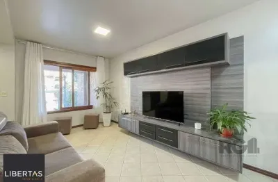 Excelente casa de 121m² com 3 dormitórios e 2 vagas.