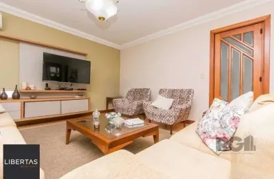 Casa de 380m² - 4 dormitórios, 2 suítes, 4 vagas no bairro bom jesus