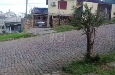 Casa com 3 quartos à venda na Avenida Teresina, 249, Medianeira, Porto Alegre