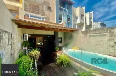 Casa de alvenaria, 3 dormitórios, 3 suítes, piscina.