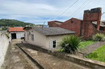 Casa com 2 quartos à venda na Avenida Vereador Roberto Landell de Moura, 355, Campo Novo, Porto Alegre