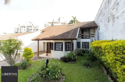 Casa com 3 quartos à venda na Rua Padre João Batista Reus, 1970, Camaquã, Porto Alegre