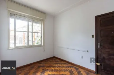 Apartamento térreo, com pátio, 2 quartos - bairro menino deus
