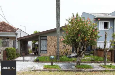 Casa térrea, 3 quartos, 2 banheiros, com pátio no bairro cavalhada
