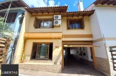Casa com 4 quartos à venda na Rua Professor Antônio José Remião, 62, Espírito Santo, Porto Alegre