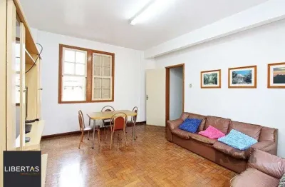 Apartamento a venda na avenida alberto bins com 4 quartos, 2 banheiros, elevador, frente a fundos,  no coração do centro histórico de porto alegre