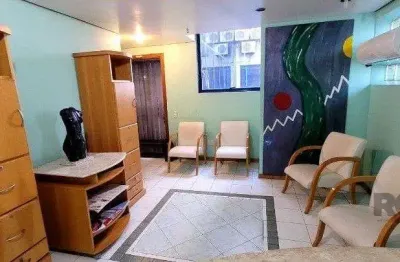 Sala ampla com 73m² privativos, centro porto alegre, garagem, elevador