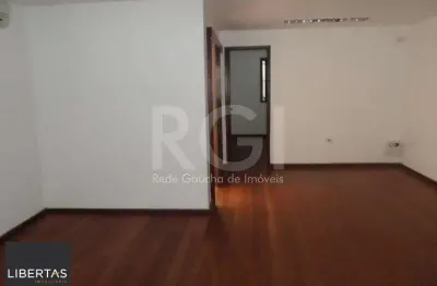 Casa comercial com pavilhão de 294,03m² no bairro são geraldo -porto alegre