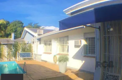 Casa com 3 dormitórios, localizada no bairro jardim itu em porto alegre/rs.
