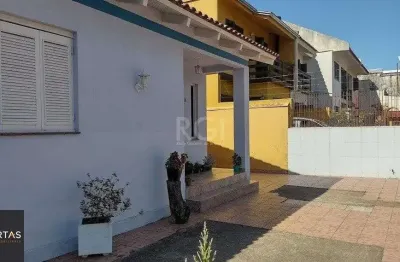 Casa com 3 quartos à venda na Rua Doutor João Evangelista F. da Costa, 81, Cavalhada, Porto Alegre