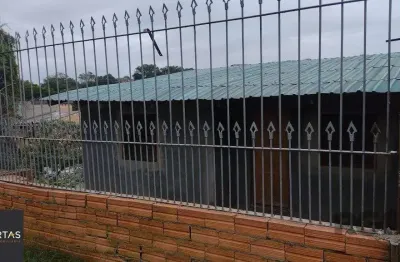 Casa de dois dormitórios localizada no bairro nonoai