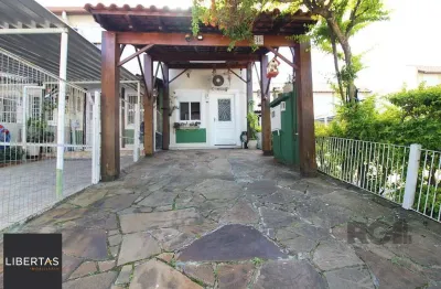 Sobrado com dois dormitórios e uma vaga de garagem próximo ao zaffari da juca batista no bairro da hípica em porto alegre.