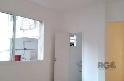 Raridade, apartamento 3 dormitórios,reformado, desocupado,no centro