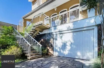 Excelente casa de 264m² com 4 dormitórios no bairro menino deus