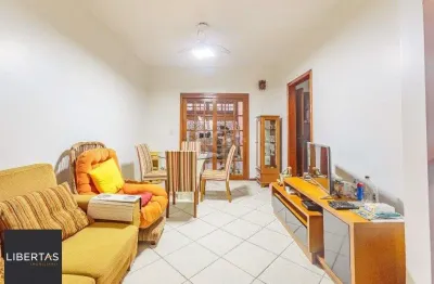 Casa 160m² - 3 dormitórios, 1 suíte, churrasqueira, terraço e 2 vagas de garagem no guarujá