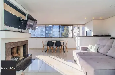 Amplo apartamento duplex com 2 dormitórios e 1 vaga de garagem.