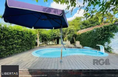 Excelente casa de 130m² com 2 dormitórios e piscina.
