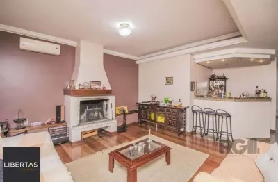 Casa de 329m² - 4 dormitórios, 1 suíte, 6 vagas no bairro vila jardim