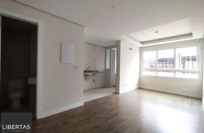 Apartamento 1 dormitório com suíte, cozinha americana, lavabo e amplo living no bom fim!