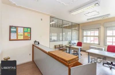 Casa  4 dormitórios, sendo 1 suíte no bairro menino deus em porto alegre