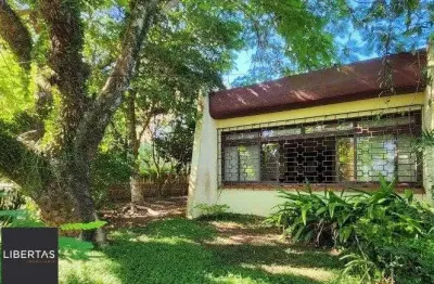 Casa à venda no bairro menino deus em porto alegre. com 160m² de área privativa