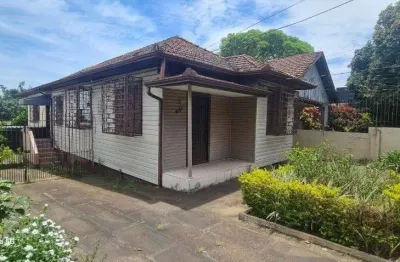 Casa com 2 dormitórios e 2 banheiros, área privativa de 100m²