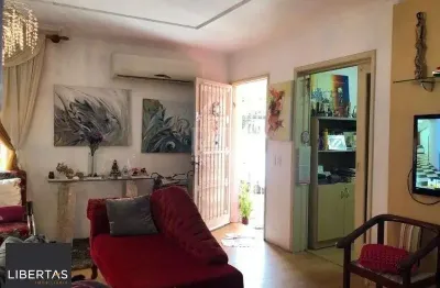 Casa para venda - 200m², 3 dormitórios, sendo 1 suites, 2 vagas - chácara das pedras